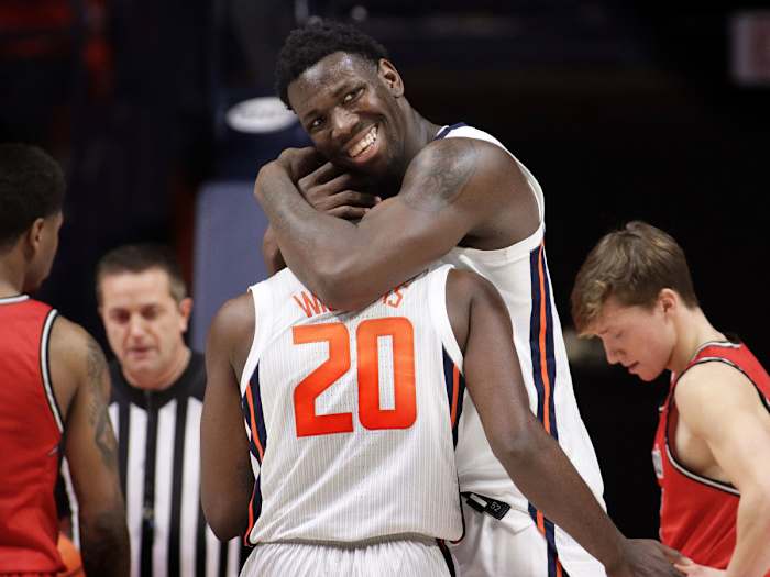 Kofi Cockburn hugs Da'Monte Williams